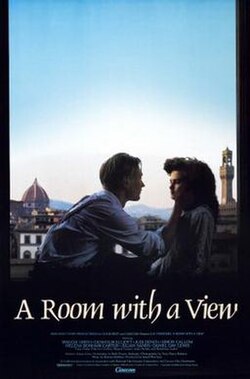 To personer sitter tett sammen på en balkong med utsikt over Firenze, Italia, ved solnedgang. Filmtittelen 